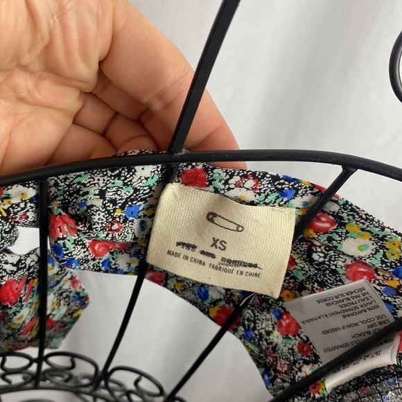 ANTHROPOLOGIE Pins & Needles Floral Smocked Cropped Halter Tank Top - Size XS - Picture 5 of 9